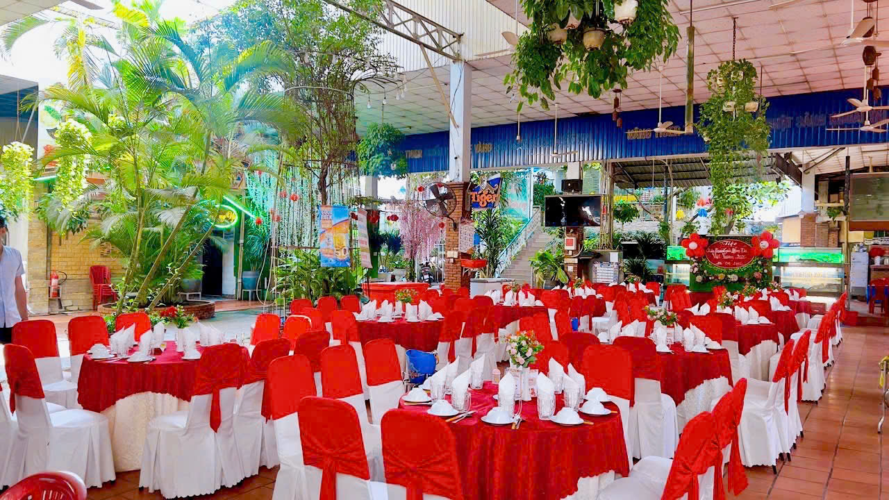 KHU TIỆC SÂN VƯỜN
